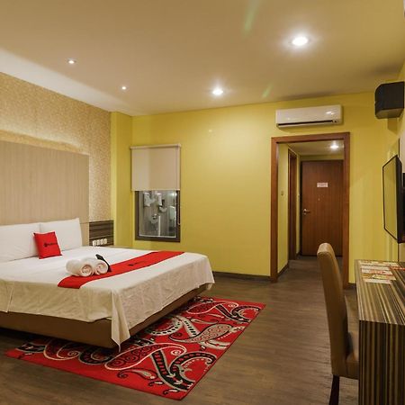 Reddoorz Plus Near Dunia Fantasi Ancol Hotel Jakarta Exterior photo