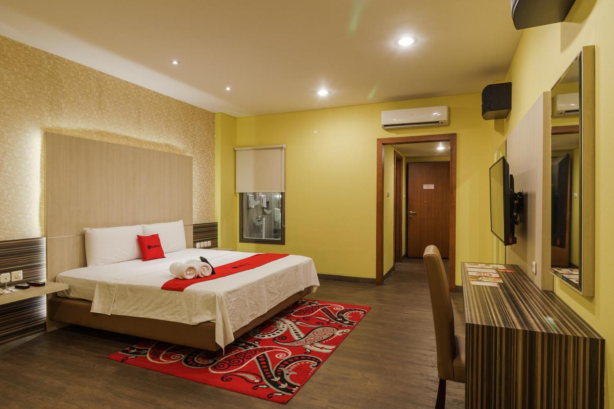 Reddoorz Plus Near Dunia Fantasi Ancol Hotel Jakarta Exterior photo